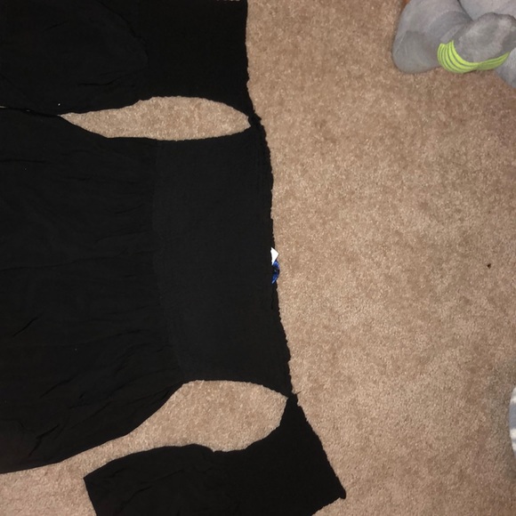 black off the shoulder loose sleeve & loose bottom - Picture 2 of 2